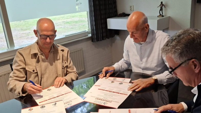 DRIE GROTE VOETBALCLUBS SLAAN HANDEN INEEN VOOR SPORTIEF EN VEILIG VOETBAL